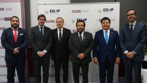 El vicepresidente de la República de El Salvador, Dr. Félix Ulloa hijo, firma un convenio de colaboración con EUDE Business School