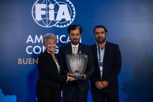 Fomentar el conocimiento, desarrollar el talento y crear carreteras más seguras: la Federación de Automovilismo de las Islas Caimán ha sido nombrada ganadora del premio José Abed de la FIA 2026